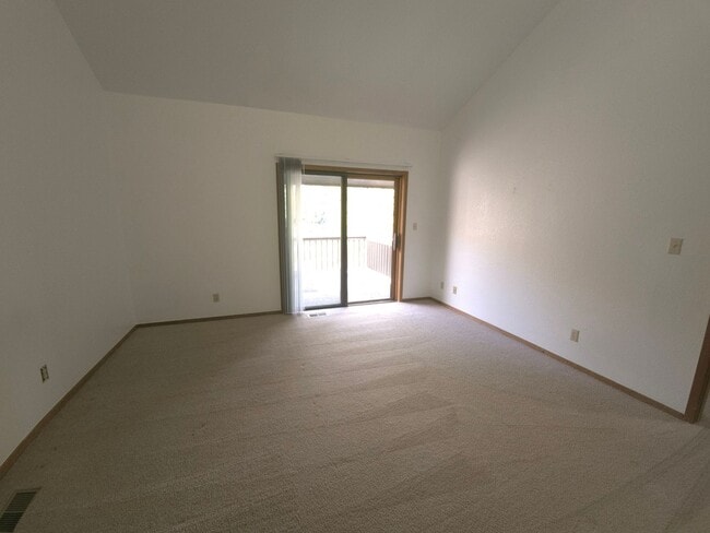 Building Photo - Secured Building with covered parking!