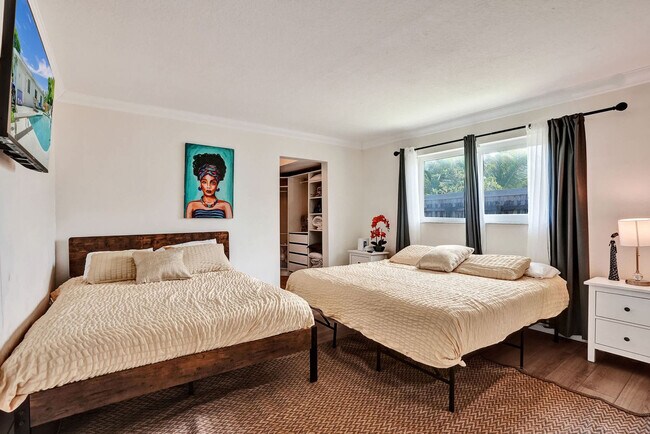 Building Photo - 5415 Harrison St