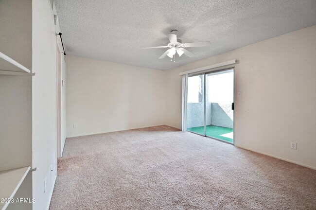Building Photo - 4410 N Longview Ave