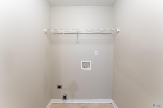 Building Photo - 122 Otter Trail SW