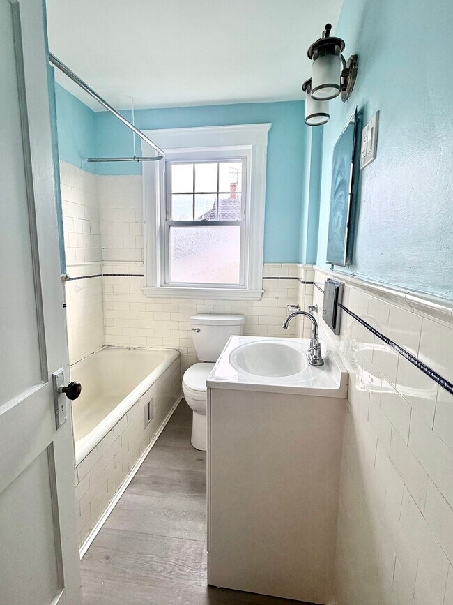Building Photo - 107 Loring Ave