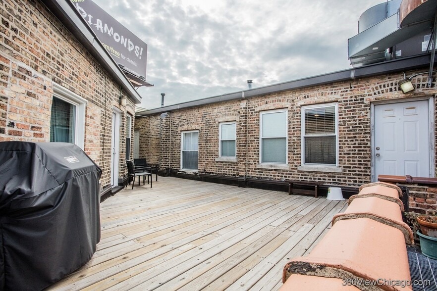 Roof Patio - 3906 W Belmont Ave