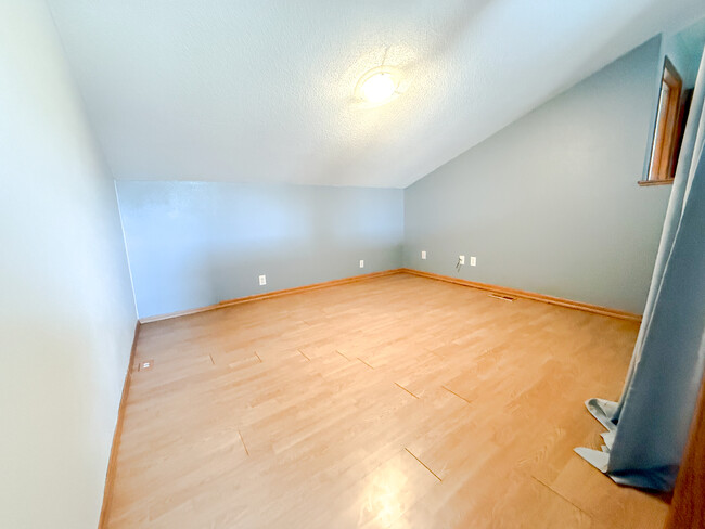 Loft - 23153 Iris Avenue