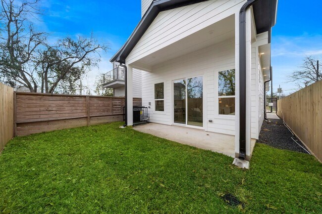 Building Photo - 309 E 43rd St