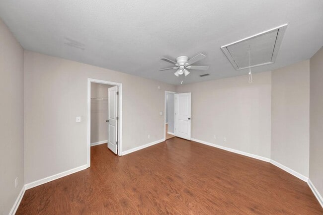 Building Photo - 5086 Greyfield Pl N