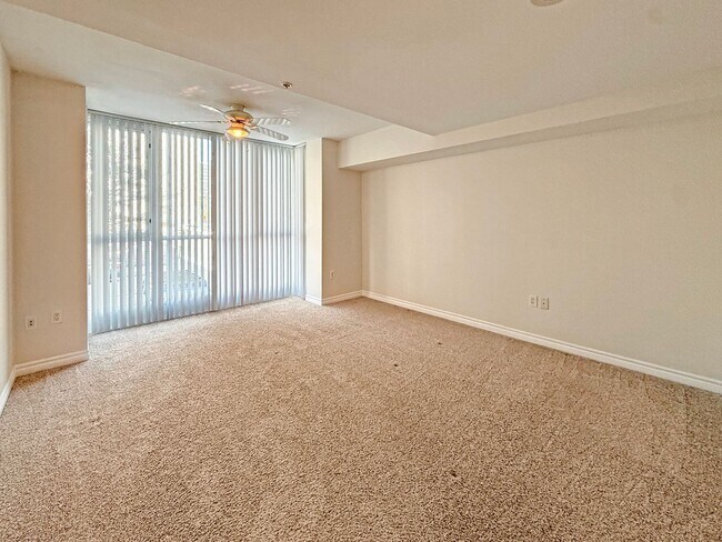 Building Photo - Modern 2BR/2.5BA with a Bonus Room Condo i...