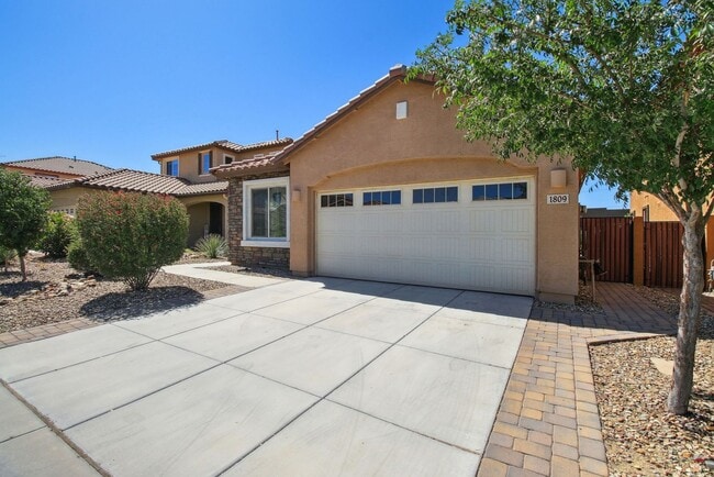 Building Photo - 4 Bedroom single family home in Phoenix