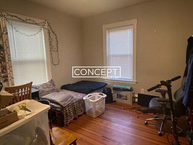 Building Photo - 65 Hillside St