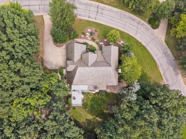 Building Photo - 9336 Falling Waters Dr W