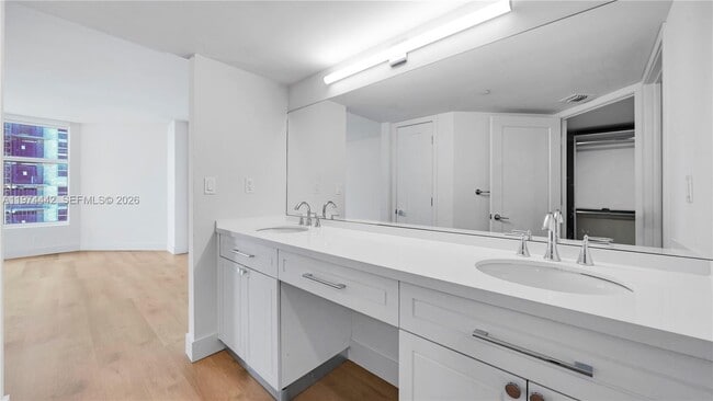 Building Photo - 555 NE 34th St