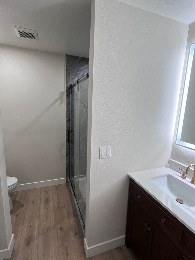 Building Photo - BEAUTIFUL REMODELED HOME IN ROSEVILLE!!