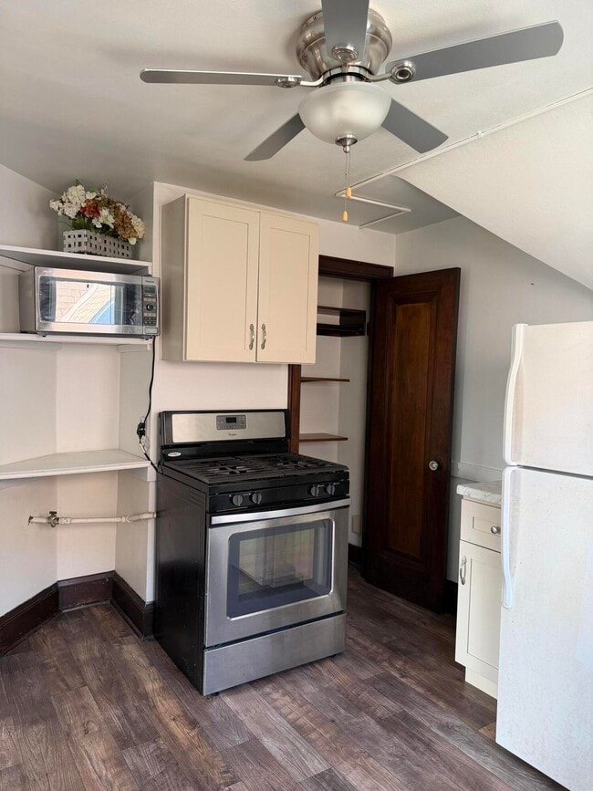 Building Photo - 3647A E Munkwitz Ave