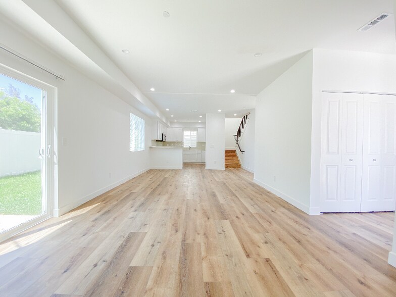 Building Photo - 6754 W 86th Pl