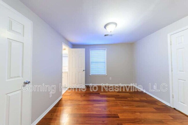 Building Photo - 891 W Sharpe Ave