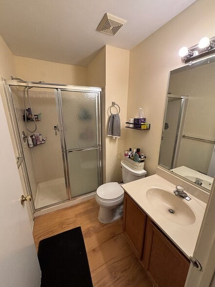 Master Bath - 1410 Pinhorn Dr