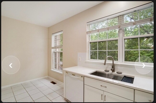 Building Photo - 6490 Tayack Pl