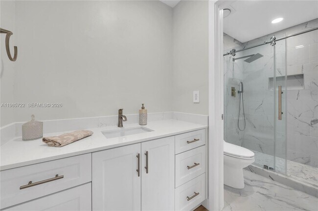 Building Photo - 10959 W Clairmont Cir