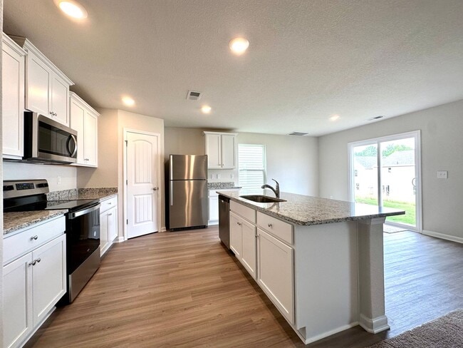 Building Photo - Beautiful 4BR/2.5BA Home in Charlotte!