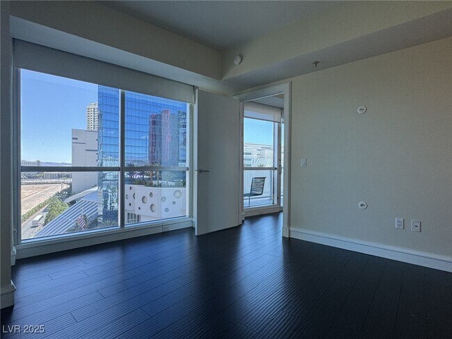 Building Photo - 2700 S Las Vegas Blvd