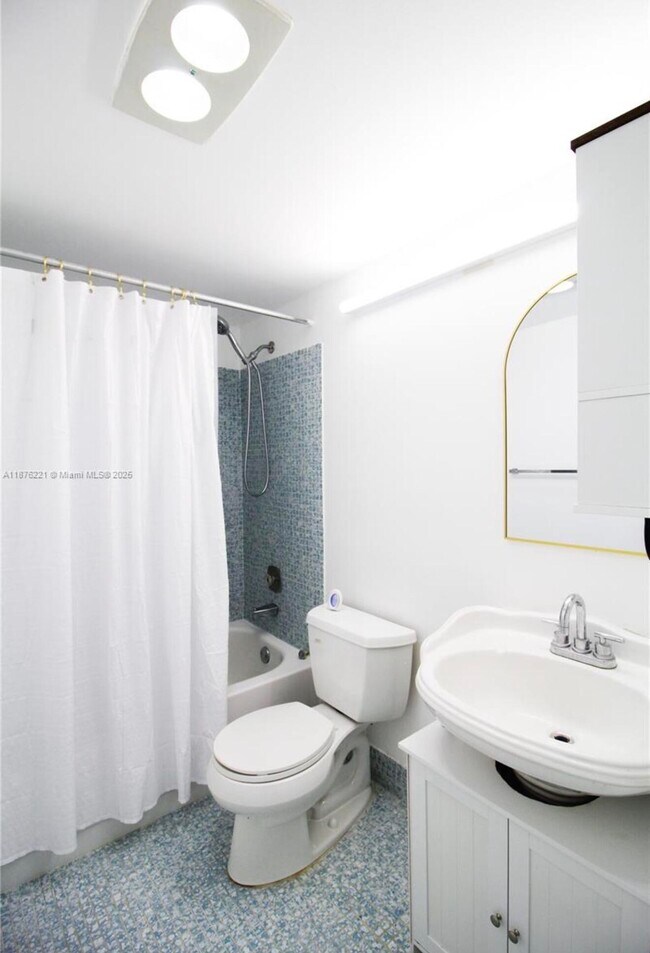 Building Photo - 319 Newport V