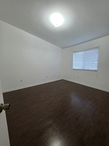 master bedroom - 3398 NE 9th Dr