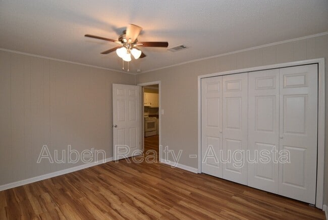 Building Photo - 1928 Wylie Dr