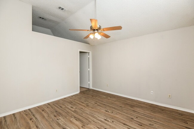 Building Photo - 4702 Waxwing Dr