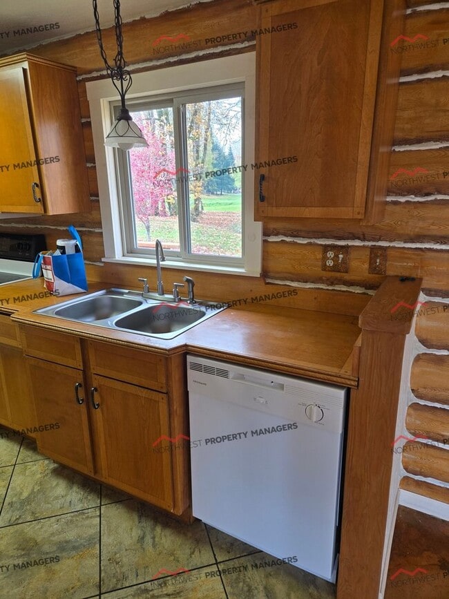 Building Photo - STATUS: *RENTED*| R66C | $1395 + $200 flat rate utility surcharge W/S/E