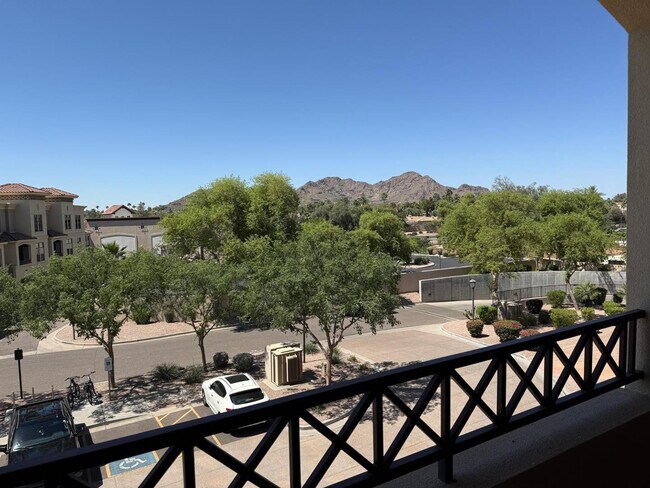 Building Photo - 7291 N Scottsdale Rd