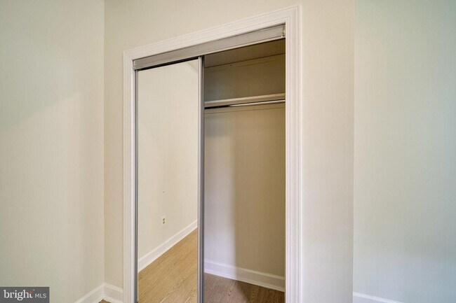 Building Photo - 6207 Woodland Lake Dr