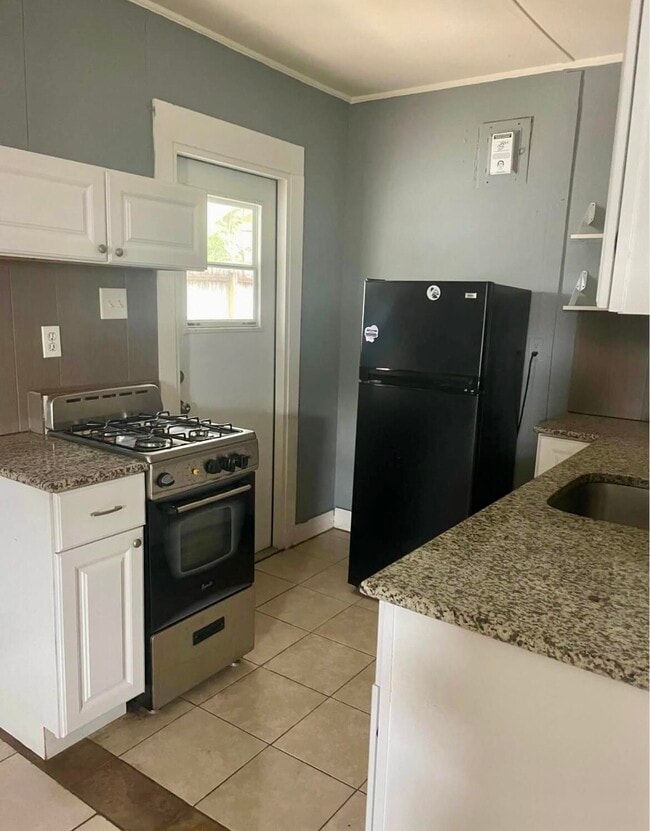 Building Photo - 829 N J St