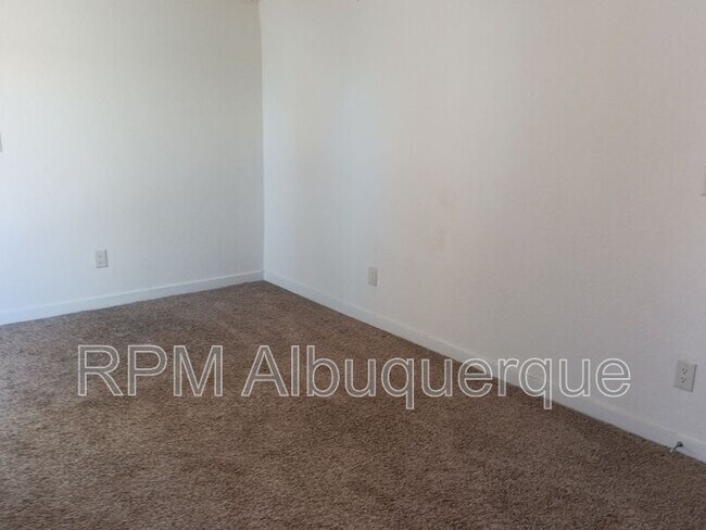Building Photo - 504 San Clemente Ave NW