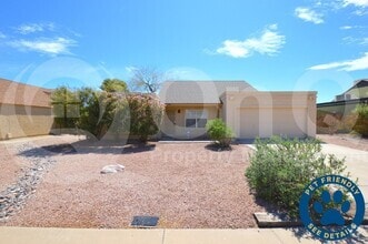 Building Photo - 1559 E Drake Dr