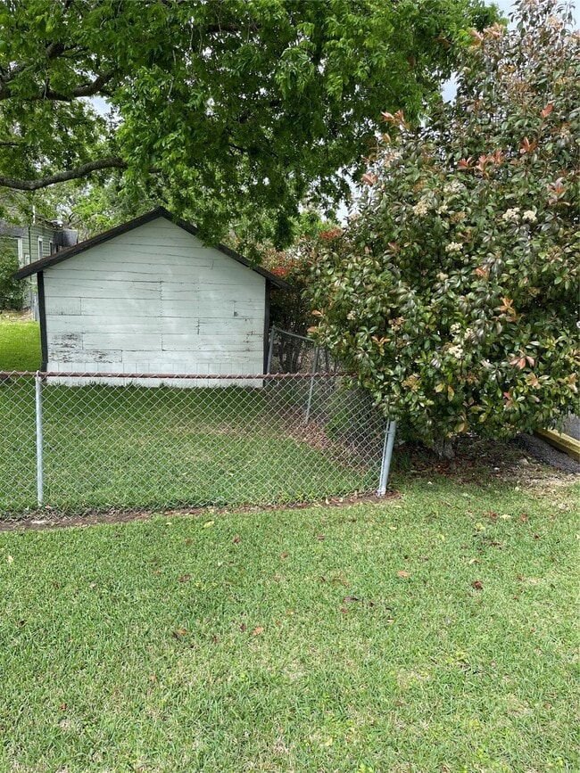 Building Photo - 207 S 1st St