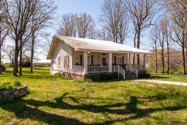Very nice 2br/1ba stand alone house - 681 Church St
