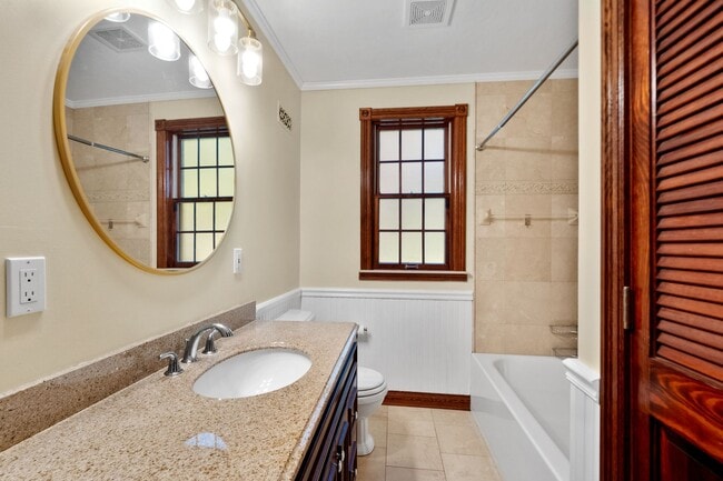 Building Photo - Webster Wonder w/ Floors Galore!