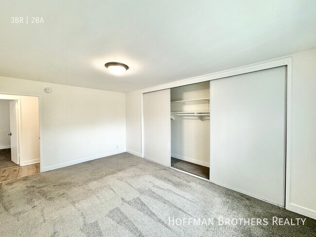 Building Photo - 5417 Newcastle Ave
