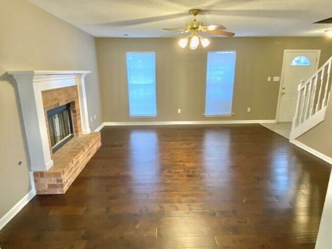 Building Photo - Now Available in Southaven! 4- bedroom 2.5...