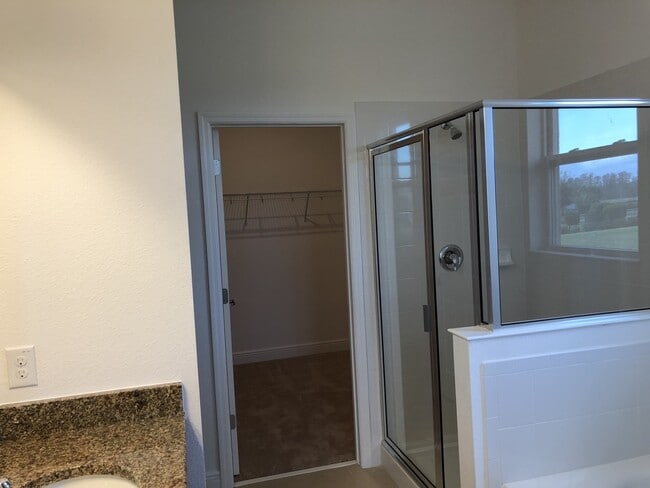 Building Photo - 4 BED HOME LOCATED IN WINTER GARDEN!