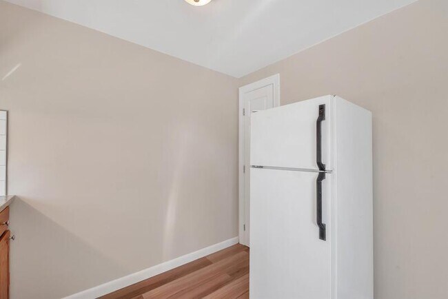 Building Photo - 353 A Main St