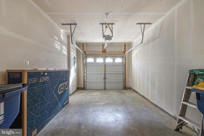 Building Photo - 7960 -B Potter Pl