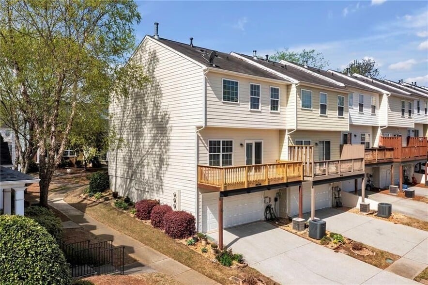Building Photo - 614 Market Pl Ln