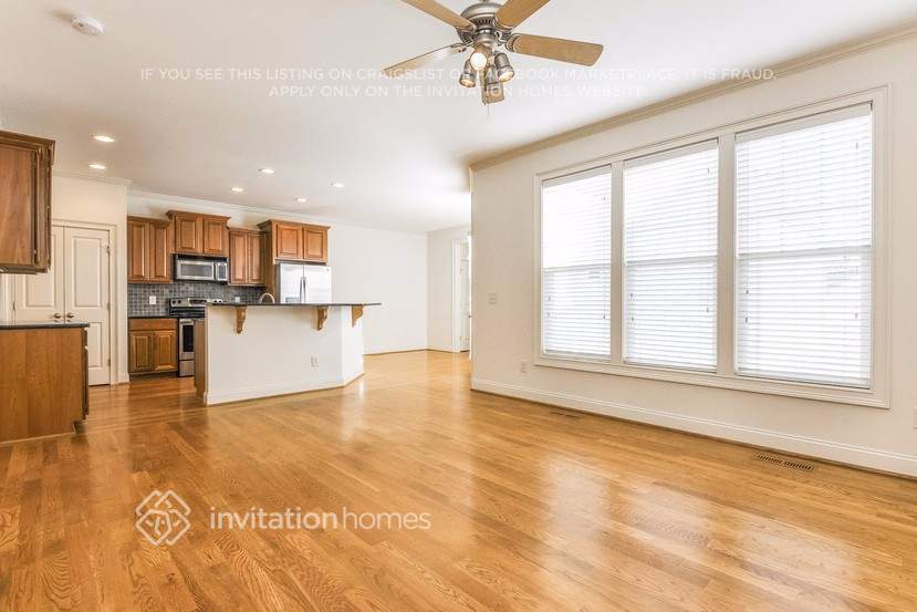 Building Photo - 513 Skygrove Dr