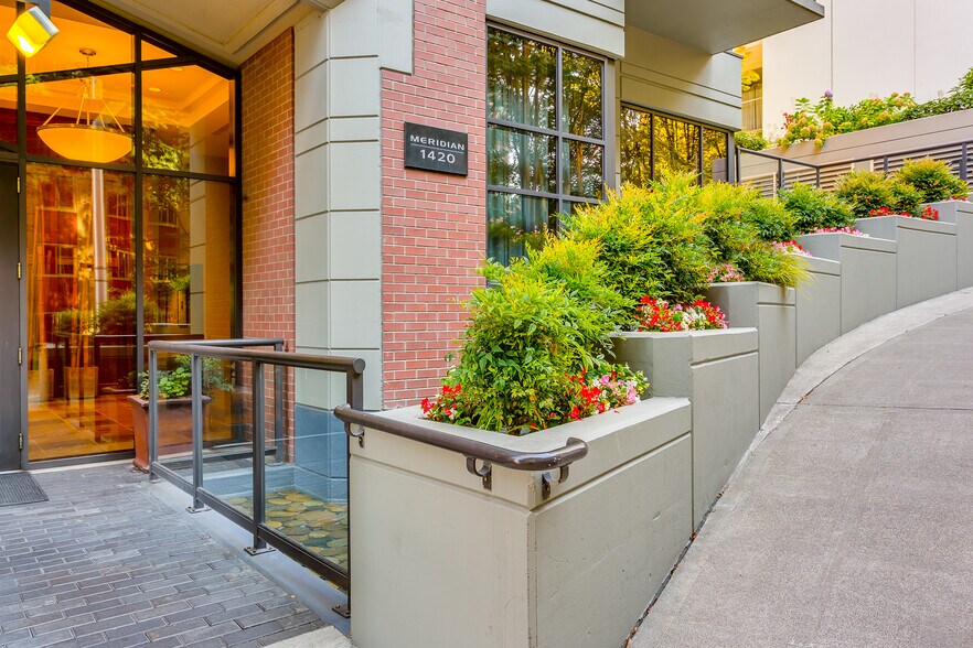 Building Photo - 1420 Terry Ave