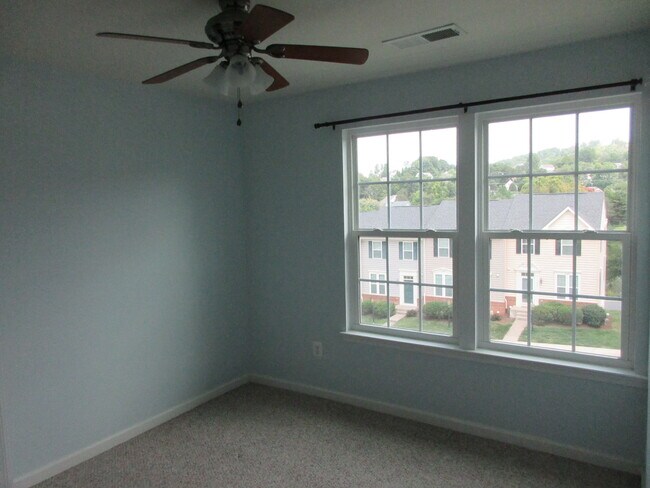 Building Photo - 469 Rolkin Rd