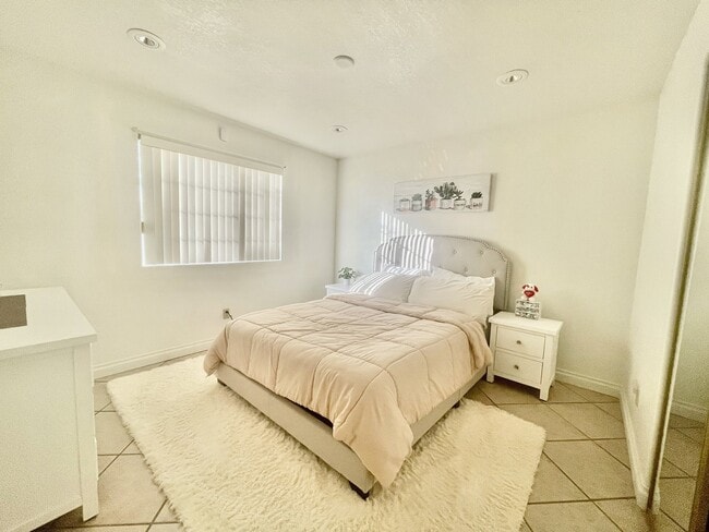 Building Photo - Summerlin South | 2 Bedroom | 2 Bathroom | Flexible 1–12 Month Lease | Perfect For Traveling Prof...