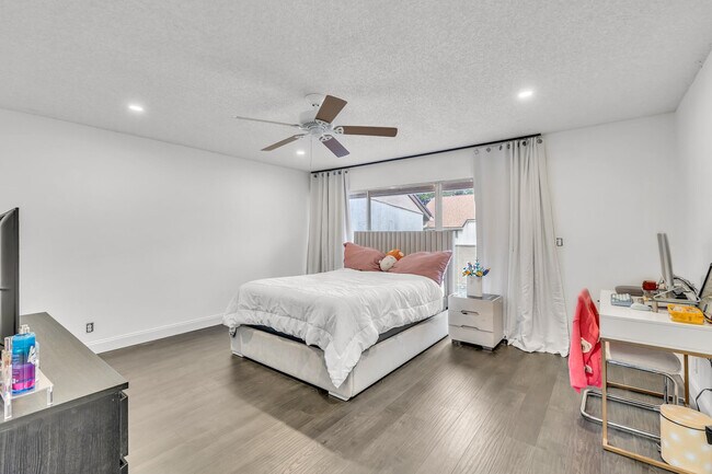 Building Photo - 881 NW 81st Way