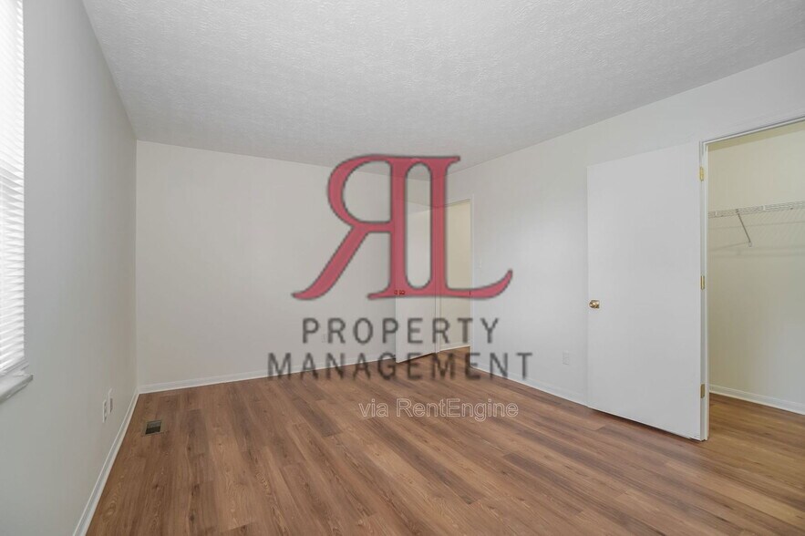 Building Photo - 3132 Rotunda Ct N