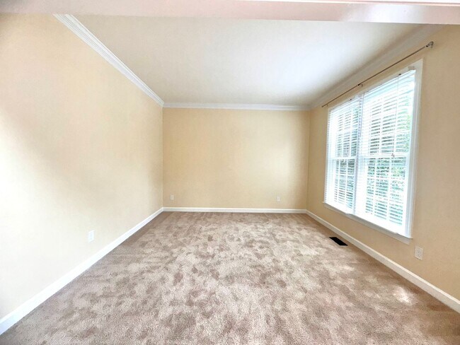 Building Photo - Spacious 4BR 2.5BA Home in Adams Farm with...