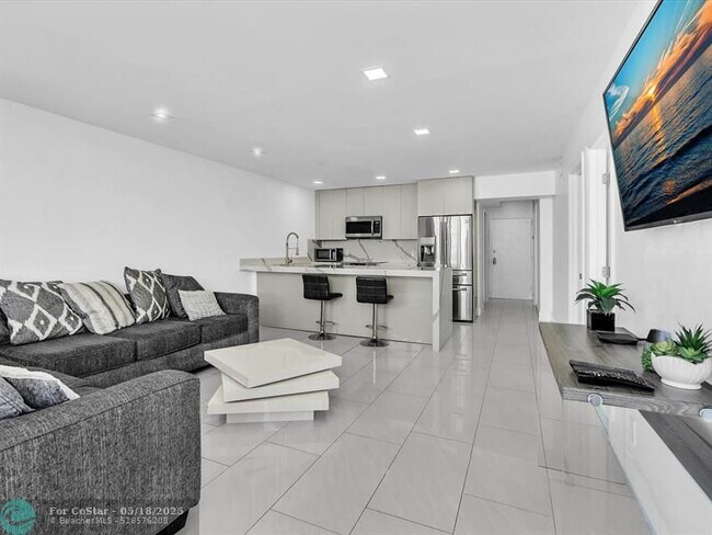 Building Photo - 3725 S Ocean Dr